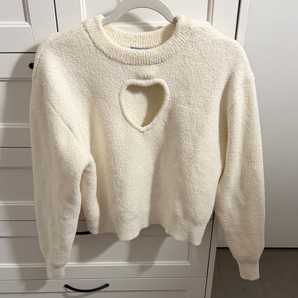 Elegant Heart Cutout Sweater - Cream